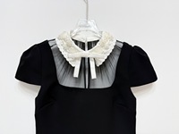 Nouvelle robe d'été décontractée pour femmes, classique, noire, avec patchwork et logo sur le devant, manches courtes, offrant un look mince et élégant
