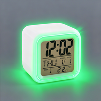 All'ingrosso personalizzabile orologio da scrivania a LED con luce notturna popolare funzione di sublimazione caratteristiche di movimento elettronico calendari