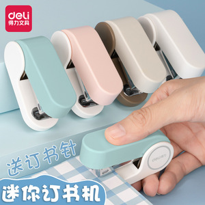 Mini Engrapadora Deli TA201, Tamaño Pequeño, Portátil, para Estudiantes, Uso en el Hogar y la Oficina - Product Image 1