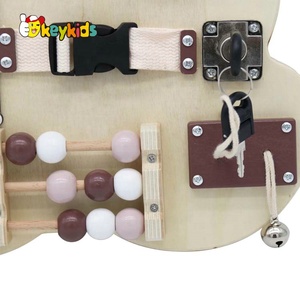 Tablero de Actividades Sensoriales Montessori Hecho a Mano con Diseño de Oso, de Madera, con Cerraduras y Pestillos, para Viajes en Auto o Avión, W12D369 - Product Image 5