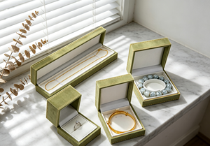 Boîtes à bijoux pliables haut de gamme, écologiques, faites à la main, multi-tailles, base en carton rigide, doublure en velours vert clair, coussinets en satin - Product Image 2