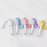 Vente en gros de tube de brillant à lèvres vide transparent avec grande brosse chaîne d'amour quantité minimale de commande bas emballage cosmétique de rouge à lèvres liquide en plastique bouchon à vis