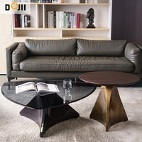 Table Basse Moderne et Contemporaine Triangle en Verre et Plateau en MDF par Dojii, Italie