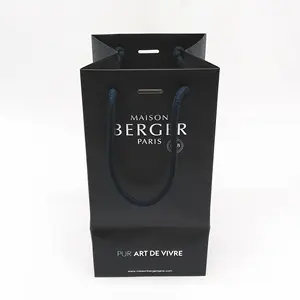 Herstellung Matt Laminat ion Benutzer definierte Papier geschenkt üten Luxus schwarze Papiers chuhe Kleidung Verpackungs tasche mit Bands eil