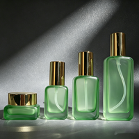 Luxe 30ml 50ml 100ml 120ml Rectangle à paroi épaisse clair glaçage verre oblate pompe Toner brouillard vaporisateur bouteille avec couvercle en or