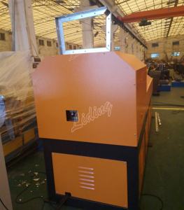 Machine d'angle en L Machine <span class=keywords><strong>de</strong></span> formage <span class=keywords><strong>de</strong></span> rouleaux <span class=keywords><strong>de</strong></span> quille légère entièrement automatique Moulin d'angle à barre en L - Product Image 3