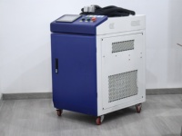 Machine de nettoyage au laser pulsé MOPA refroidie à l'eau 1000W 2000W, nettoyeur laser industriel pour éliminer la rouille, la peinture, la pierre, la brique, les graffitis