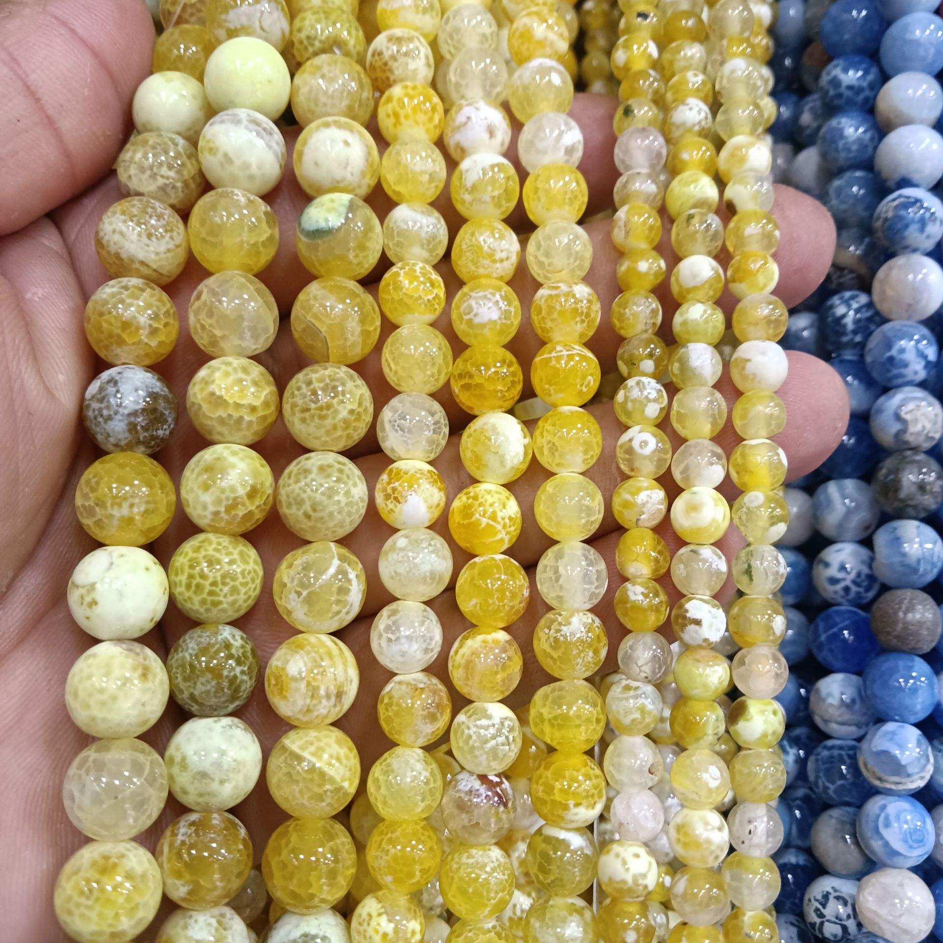 สีเหลือง