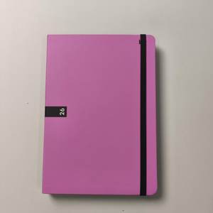 Agenda 2026 <span class=keywords><strong>de</strong></span> Tapa Dura con Papel <span class=keywords><strong>de</strong></span> Color Puro Personalizado al por Mayor A5 con Banda Elástica en Rosa Ruso - Product Image 1