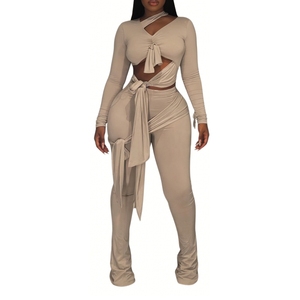 ชุดเซ็ต 2 ชิ้นสำหรับผู้หญิง เสื้อครอปแขนยาวแบบเว้าด้านข้าง และกางเกงขาบานเอวสูงพร้อมดีเทลผูกเชือก แฟชั่น - Product Image 3