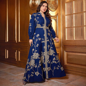 Nova Abaya Tradicional Islâmica Azul Marinho com Detalhes Florais Dourados para Mulheres da Arábia Saudita e do Golfo, Roupas Modestas Muçulmanas - Product Image 2
