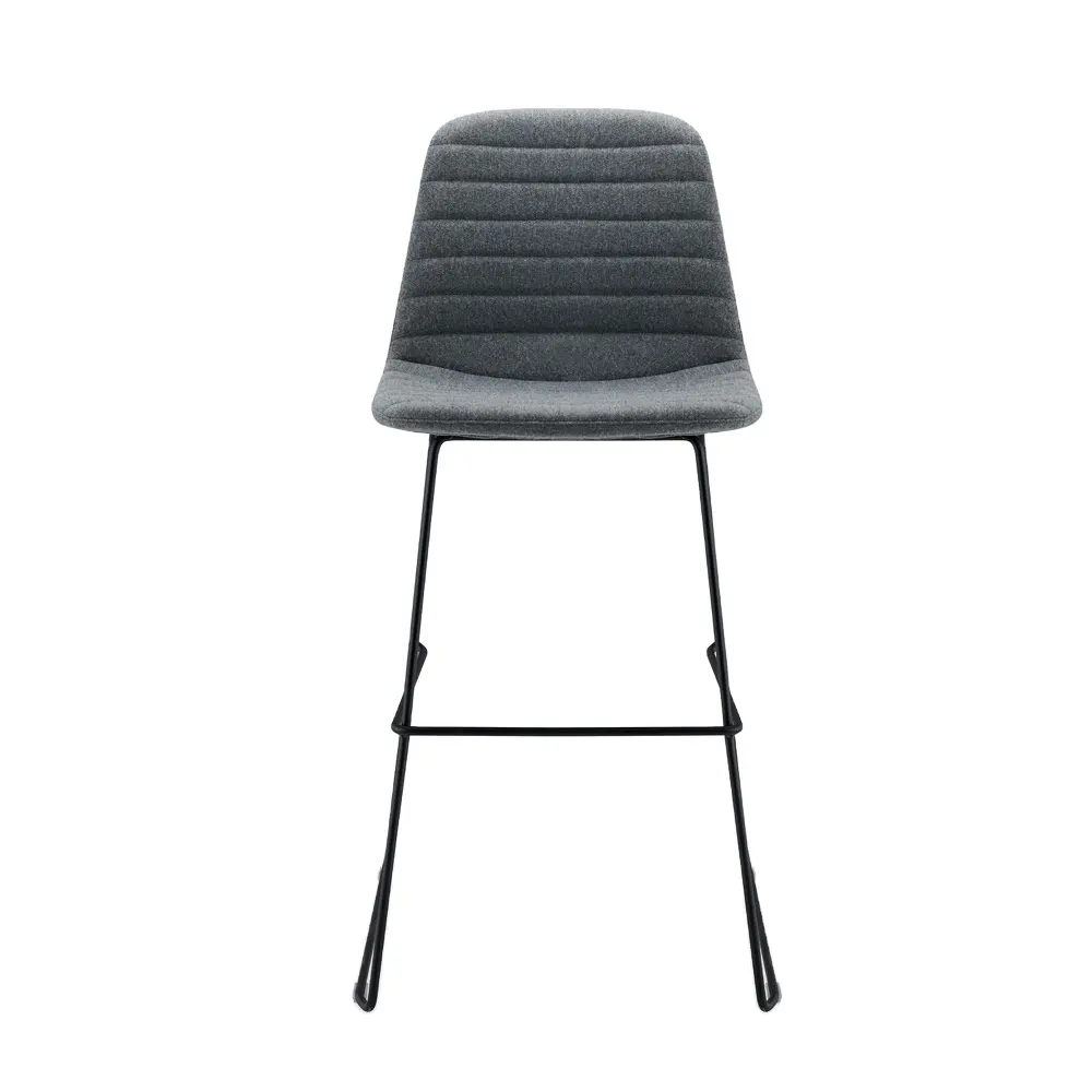 핫 세일 홈 바 의자 플라스틱 쉘 무방비 금속 프레임 바 의자 등받이 및 발판 플라스틱 의자