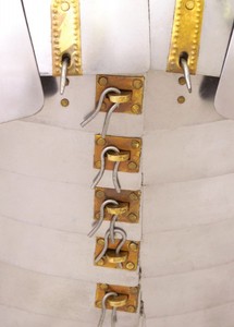 Armure de torse Lorica Segmentata en acier Newstead, fabriquée à la main, avec un design classique de plaques métalliques, pour collectionneurs et décoration. - Product Image 2