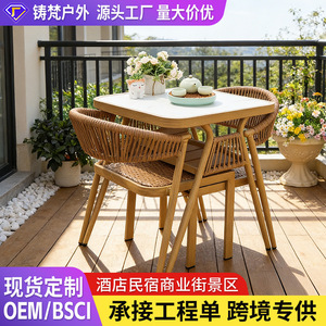 Ensemble de jardin en rotin, table et chaise d'extérieur 2 places, structure en aluminium, plateau en bois massif, résistant aux intempéries, design contemporain - Product Image 2