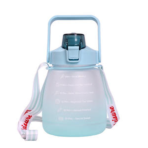 Vaso de Plástico Deportivo con Correa para el Hombro, Color Degradado, Estilo Moderno, Vaso Grande con Asa, Vaso Pequeño con Asa y Diseño de Color en Aerosol - Product Image 1