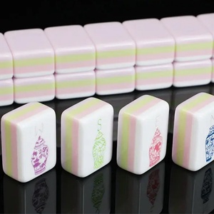 Juego de Mahjong Americano Portátil, Ligero y de Lujo, con Fichas Acrílicas Talladas de Cuatro Capas de 30 mm, para 4 Jugadores, Ideal para Viajes Familiares al Aire Libre - Product Image 1