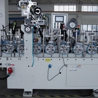 Machine de laminage par film pour plinthes en PVC, profilés MDF ou en bois
