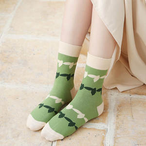 Chaussettes tubulaires en coton pour femmes, chaussettes à carreaux, Design de feuilles vertes, mode japonaise, pour adolescentes et filles, nouvelle collection automne - Product Image 5