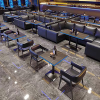 Ensemble table et chaise de bar à LED avec lumières à changement de couleur pour l'ambiance bar et discothèque à la maison