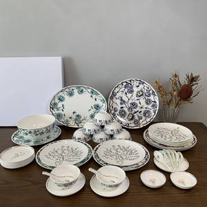 Nouveau produit : Service de table de luxe européen en porcelaine fine verte, 41 pièces, pour la famille - Product Image 1