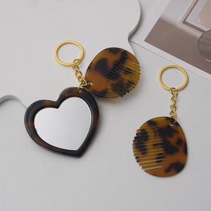 Creativo multifuncional transfronterizo espejo en forma de corazón peine llavero colgante lindos accesorios de maquillaje para el día a día - Product Image 3