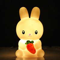 Vente en gros Veilleuse créative avec lapin animal mignon Petite lampe de table pour décoration de chambre d'enfant Cadeau amical