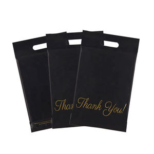 Bolsa de correo de camiseta negra de plástico impermeable con asa a prueba de rasgaduras para enviar zapatos y calcetines bolsa de mensajería de agradecimiento - Product Image 1