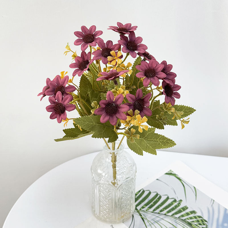 สีแดงเข้ม