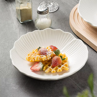 Lot de vaisselle en céramique en forme de fleur, assiettes plates et bols peu profonds blancs, style occidental, pour fêtes, restaurants et usage domestique