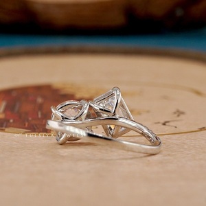 Bagues élégantes en diamant provenant de collections de joaillerie fine, présentant des motifs complexes, un éclat exceptionnel et une beauté intemporelle - Product Image 2