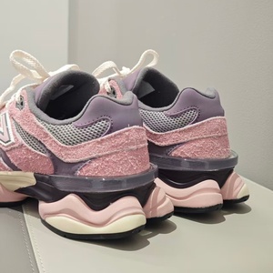 รองเท้าบาสเก็ตบอลลำลองดีไซน์หรู รุ่น 9060 สไตล์ใหม่ ปี 2026 สำหรับฤดูหนาว น้ำหนักเบา เหมาะสำหรับผู้ชายและผู้หญิง ใช้สำหรับวิ่งและกิจกรรมกลางแจ้ง - Product Image 1