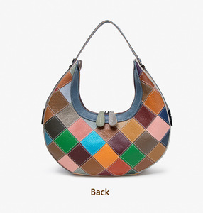 Bolso de mujer de cuero genuino con flores empalmadas en colores, adecuado para un solo hombro, cuerpo cruzado y transporte a mano - Product Image 5
