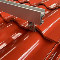 Système de toit plat Rails de support solaire Rail de toit en tuile d'acier et crochet de toit pour structure de montage solaire