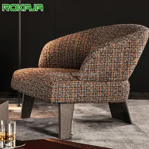 Muster Stoff Lounge Einzels tuhl mit drei Holzbeinen Akzent gepolstert Sessel für kommerziellen Stil Hotel Home Wohnzimmer