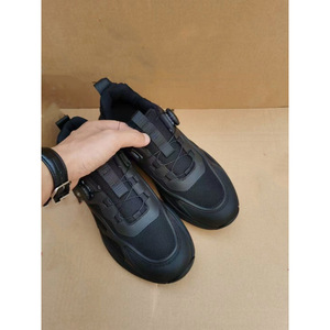 รองเท้าฝึกซ้อมแบบหัวเข็มขัดอัตโนมัติสำหรับผู้ชาย ระบายอากาศได้ดี น้ำหนักเบา เหมาะสำหรับกีฬากลางแจ้ง พื้นรองเท้าทำจากยาง สวมใส่สบาย ไม่ต้องผูกเชือก - Product Image 2