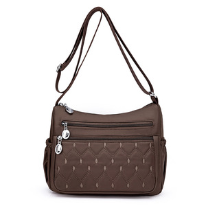 Sac à bandoulière en nylon de grande taille pour femmes, imperméable, léger, décontracté, sac messager pour femmes avec sangle réglable - Product Image 2