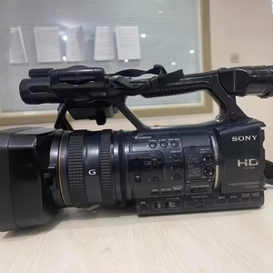 Caméra vidéo professionnelle Sony HDR-AX2000E HD à succès – Modèle AX200E - Product Image 1