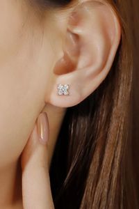 ต่างหูเพชรแท้ 0.4 กะรัต รูปใบโคลเวอร์สี่แฉก ดีไซน์ดอกไม้คลาสสิก สำหรับงานปาร์ตี้ ยี่ห้อซินฟลาย รุ่นออริจินัล ทอง 18K - Product Image 5