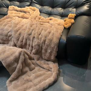 Couverture <span class=keywords><strong>de</strong></span> repos en fausse <span class=keywords><strong>fourrure</strong></span> <span class=keywords><strong>de</strong></span> <span class=keywords><strong>lapin</strong></span> d'inspiration luxueuse, pour le bureau et la maison, couverture épaisse à double couche pour l'hiver, douce pour la peau - Product Image 4