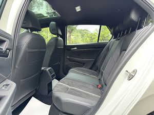 Voiture d'occasion Volkswagen <span class=keywords><strong>Golf</strong></span> <span class=keywords><strong>8</strong></span> R-Line 1.4T, transmission automatique, conduite à gauche, peinture d'origine, vente en gros pour l'exportation vers la Russie - Product Image 4