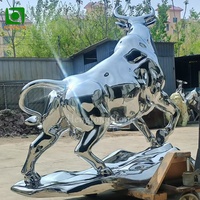 Grande statue de taureau décorative d'extérieur en acier inoxydable 304 avec surface polie miroir, sculpture animale 3D en forme de bétail