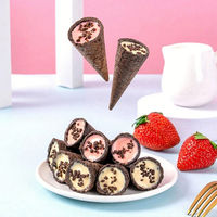 Mini-snacks à la fraise en gros, cornets de bonbons, crème glacée au chocolat croustillante, biscuits au chocolat
