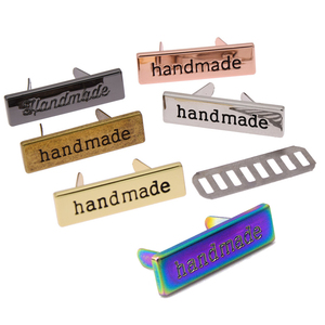 <span class=keywords><strong>Etichette</strong></span> di metallo fatte <span class=keywords><strong>a</strong></span> <span class=keywords><strong>mano</strong></span> <span class=keywords><strong>etichette</strong></span> marchio personalizzato <span class=keywords><strong>per</strong></span> vestiti scarpe borse fatte <span class=keywords><strong>a</strong></span> <span class=keywords><strong>mano</strong></span> <span class=keywords><strong>etichette</strong></span> stampate fai da te artigianato cucito - Product Image 2