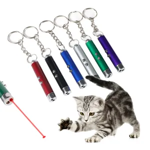 Jouet balle de chat interactif intelligent Mini lampe de poche UV en aluminium Porte-clés LED pour chaton intérieur Jeu d'entraînement pour animaux de compagnie