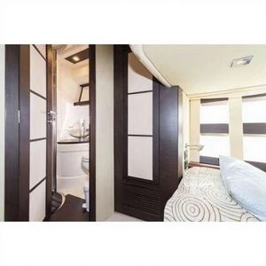 Yate de Lujo Azimut 43S - 12.45m X 4.22m, 2 Motores de 415CV, Modelo 2009, Usado - Product Image 1