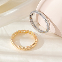Nouveau Bracelet Jonc Minimaliste Plaqué Or Côtelé Poli Miroir 2027 – Collection Printemps pour Femme – Idéal Cadeau