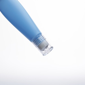 Tube en plastique PE bleu personnalisé pour crème contour des yeux, emballage cosmétique en gros, tube vide personnalisé pour sérum de soin de la peau, avec applicateur roll-on massant à visser - Product Image 2
