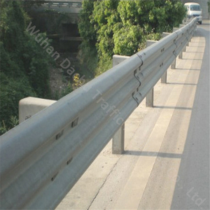 Barriera di Sicurezza Stradale Ondulata AASHTO M180 in Acciaio Zincato a Caldo per Maggiore Sicurezza Stradale - Product Image 3