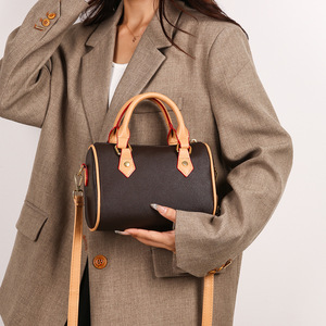 กระเป๋าถือสะพายไหล่แบบคลาสสิค ลายโมโนแกรม สำหรับผู้หญิง สายสะพายเดี่ยว ซิปปิด ดีไซน์หรูหรา - Product Image 4