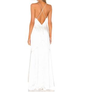 فستان نسائي طويل من الساتان, فستان سهرة أنيق من الساتان الأبيض ذو تصميم مكشوف الظهر مناسب لإشبينات العروس من الساتان - Product Image 4